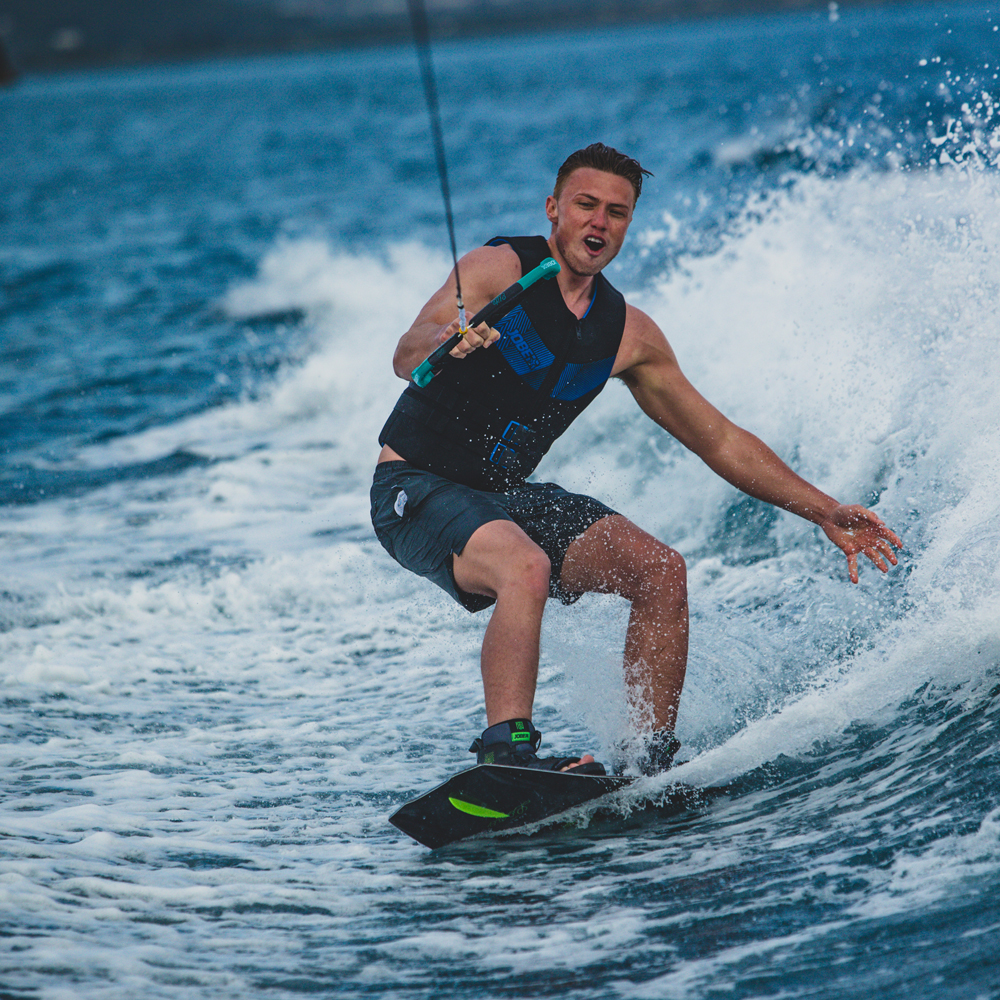 Jobe Vanity wakeboardset 131cm mit Host wakeboard bindungen
